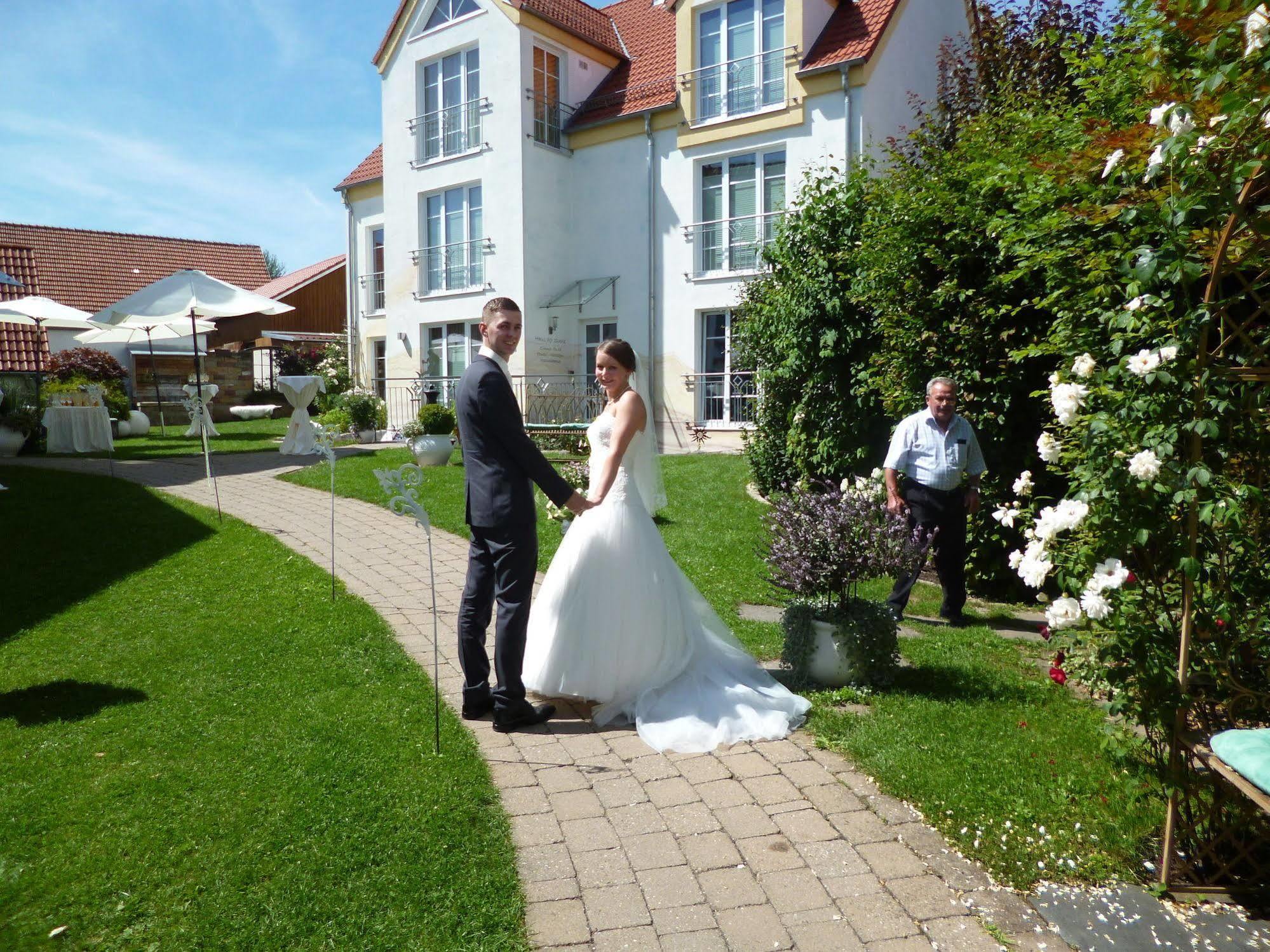 Flair Hotel Zum Schwarzen Reiter Horgau Exterior photo